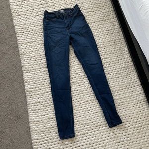 Dark skinny Jean! Super stretchy like new size 7